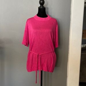 Sag harbor pink knit short sleeve top with matching pink earrings